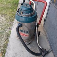 aspirapolvere e liquidi