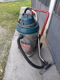 aspirapolvere e liquidi