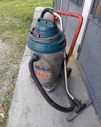 aspirapolvere e liquidi