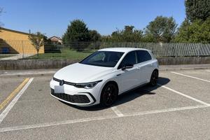 Volkswagwn Golf 8 2.0 TSI DSG black line edition