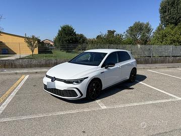 Volkswagwn Golf 8 2.0 TSI DSG black line edition