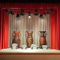 Anfore per scenografia teatrale