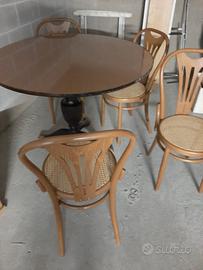 Tavolo con 4 sedie legno curvato stile Thonet 