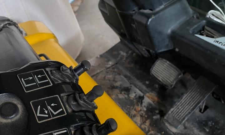 Caterpillar carrello elevatore 25 q.li elettrico