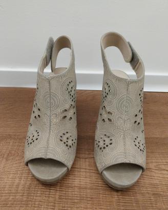 Sandali eleganti con tacco alto