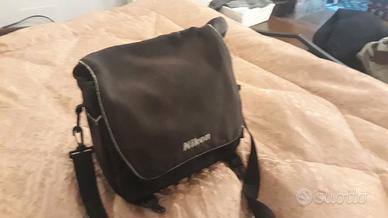 Borsa Nikon per macchina fotografica