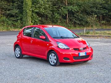 Toyota Aygo 1.0 12V CV-68 VVT-i 5 porte Sol 2009-E