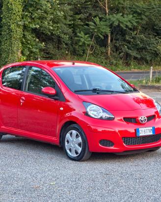 Toyota Aygo 1.0 12V CV-68 VVT-i 5 porte Sol 2009-E