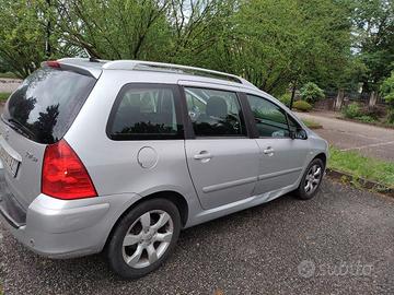 Peugeot  307