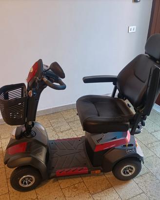 Scooter elettrico per disabili e anziani