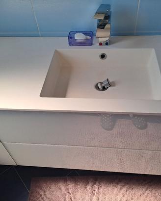 mobile per il bagno e specchio