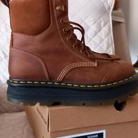 si vende stivali dr martins nyove