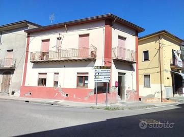 2 LOCALI A ALTAVILLA IRPINA