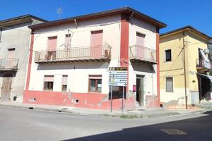 2 LOCALI A ALTAVILLA IRPINA