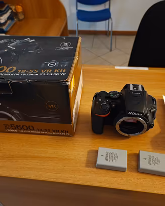 Nikon D5600 reflex 24MP – 11.559 scatti – 2 batter
