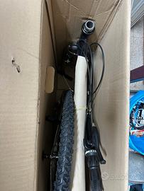 Bicicletta Mountain Bike nuova