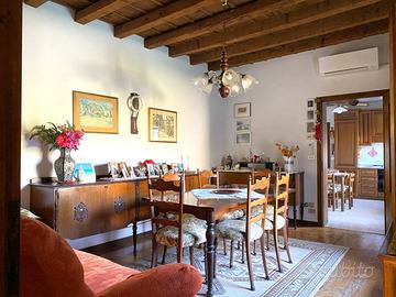Stabile/Palazzo Este [E52VRG]