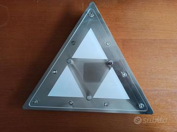 Lampada a led da parete triangolare