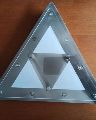 Lampada a led da parete triangolare