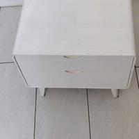 Comodino bianco