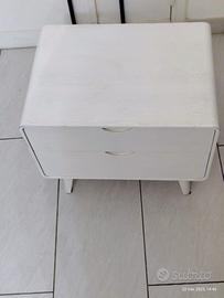 Comodino bianco