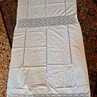 tenda in cotone con pizzo e ricamo a pungigliuccio