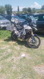 moto Triumph rally explorer