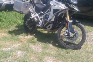 moto Triumph rally explorer