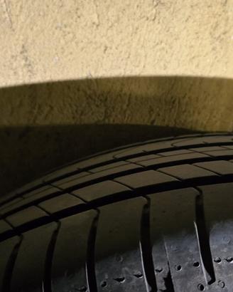 Pneumatici 215 50 18 86v