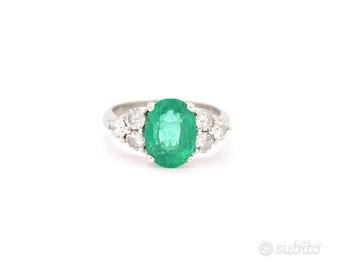 Anello oro bianco con smeraldo ct 3,47 Zambia