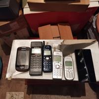 Lotto 5 vecchi cellulari