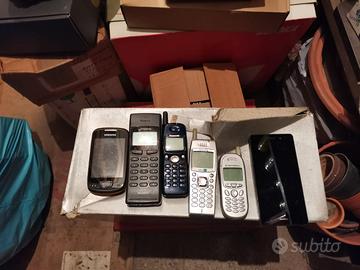 Lotto 5 vecchi cellulari