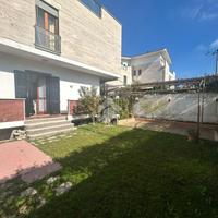 VILLA A SCHIERA A ANZIO