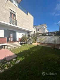 VILLA A SCHIERA A ANZIO