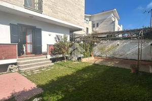 VILLA A SCHIERA A ANZIO