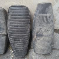coppia di selle per vespa vintage 