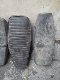 coppia di selle per vespa vintage 