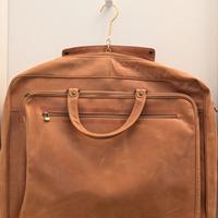 Borsa porta abiti in pelle