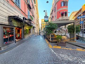 2 LOCALI A NAPOLI