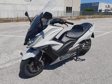 KYMCO AK 550