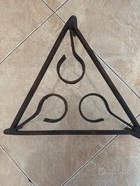 treppiedi per cuocere nel caminetto ferro battuto