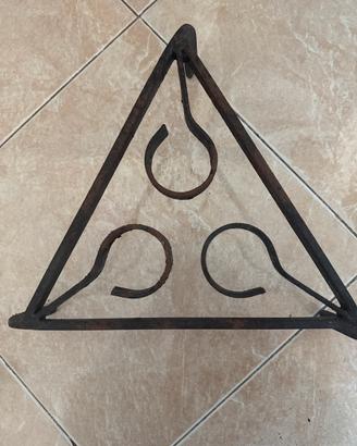 treppiedi per cuocere nel caminetto ferro battuto