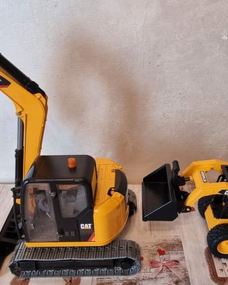 Escavatore e Bobcat Bruder CATERPILLAR