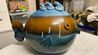 Scultura in ceramica sarda. pesce