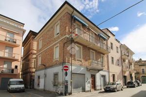 3 LOCALI A PORTO SAN GIORGIO