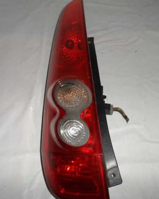 FANALE POSTERIORE SX A LED INTEGRATO NEL PORTELLON