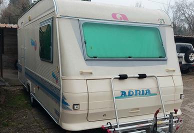 Roulotte Adria 462 PH