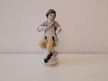 statuina in porcellana