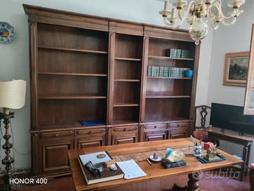 Librerie (due) e scrivania eleganti per studio