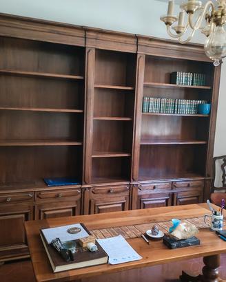 Librerie (due) e scrivania eleganti per studio